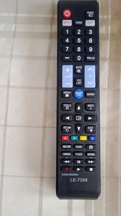 Vendo 2 controles universais para qualquer tv, 20 reais cada