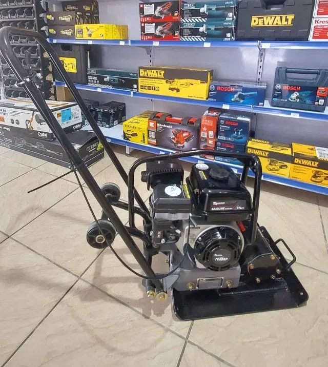 Placa vibratória e compactadora a gasolina TPC60W-XP 60kg Toyama - (Nova)