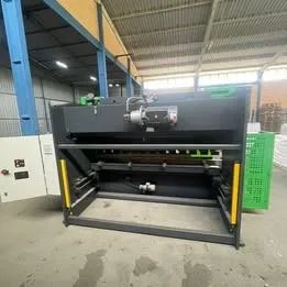 DOBRADEIRA HIDRAÚLICA CN80T3200 C/ COMANDO E21 (EIXO Y+X) - Foto 2