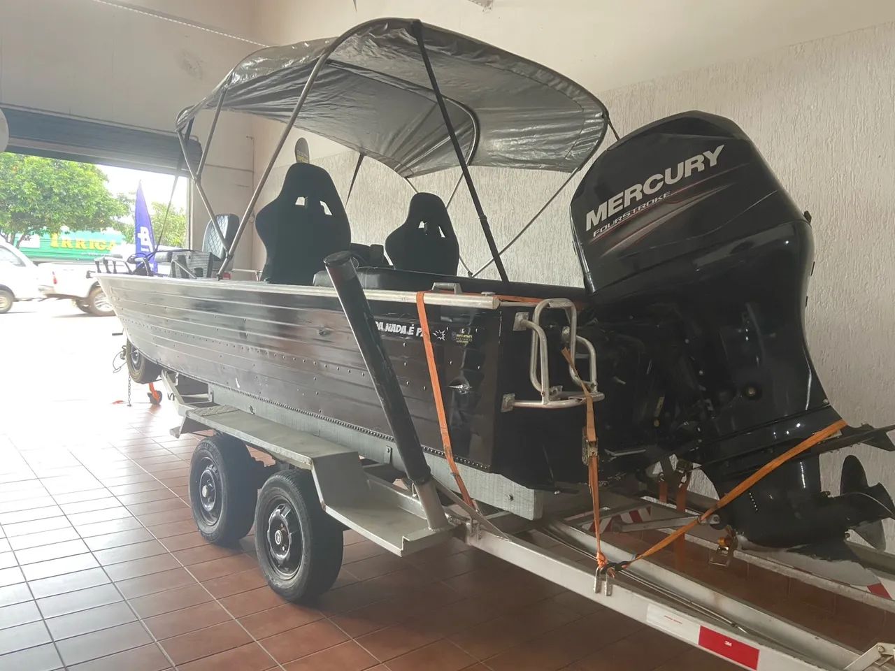 Lancha Araguaia 2014 motor Mercury 115 4 tempos, em ótimo estado de conservação - Foto 2