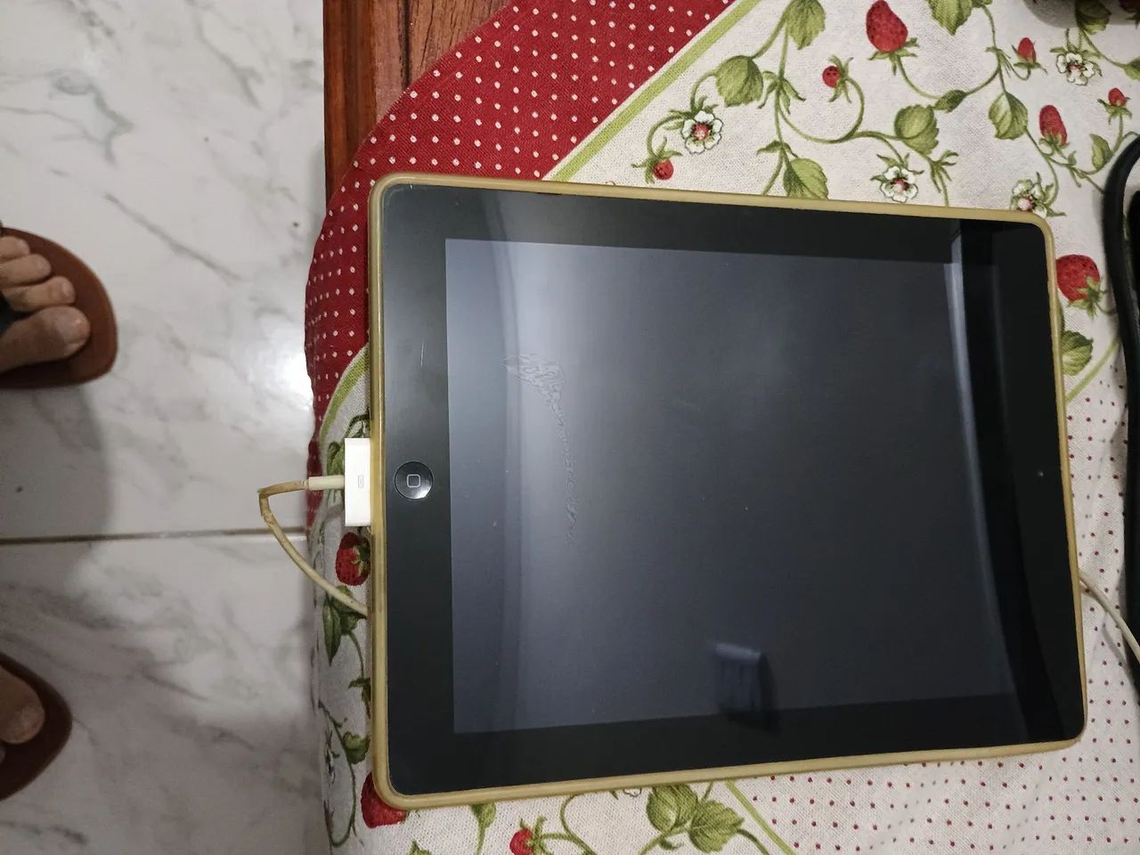 Tablet Apple iPad 2 - 16GB com carregador ou troco por bicicleta usada 