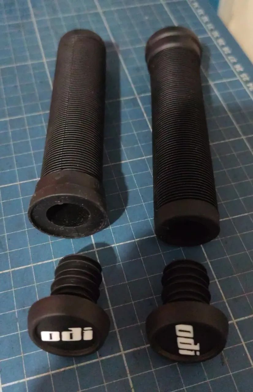 Manoplas ODI Longneck + Bar plugs - Foto 2