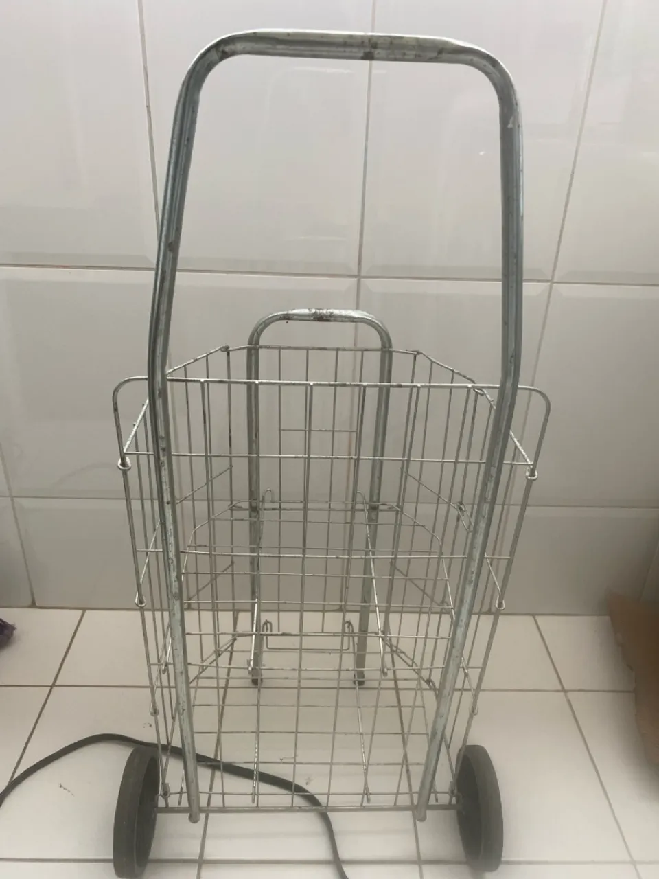 Carrinho de compras com rodas
