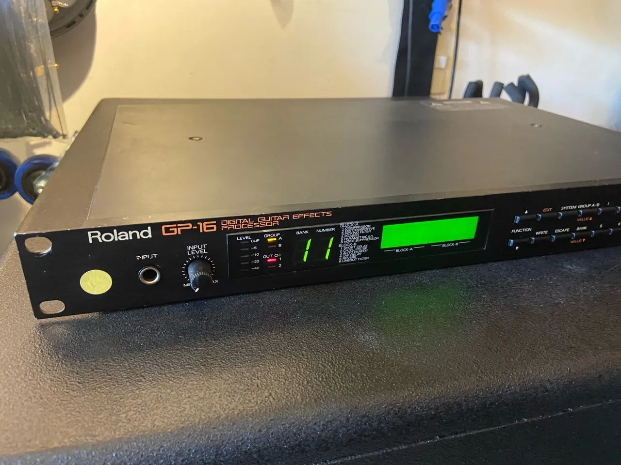 【美品】Roland GP-16 デジタルギターエフェクトプロセッサー Roland GP-16 - Processador de Guitarra Digital - Equipamentos e