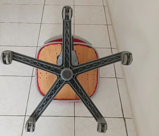 Cadeira giratória para escola, escritório ou residência - Foto 3