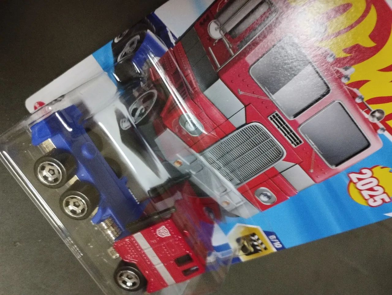 Hot wheels Optimus Prime  - Foto 3