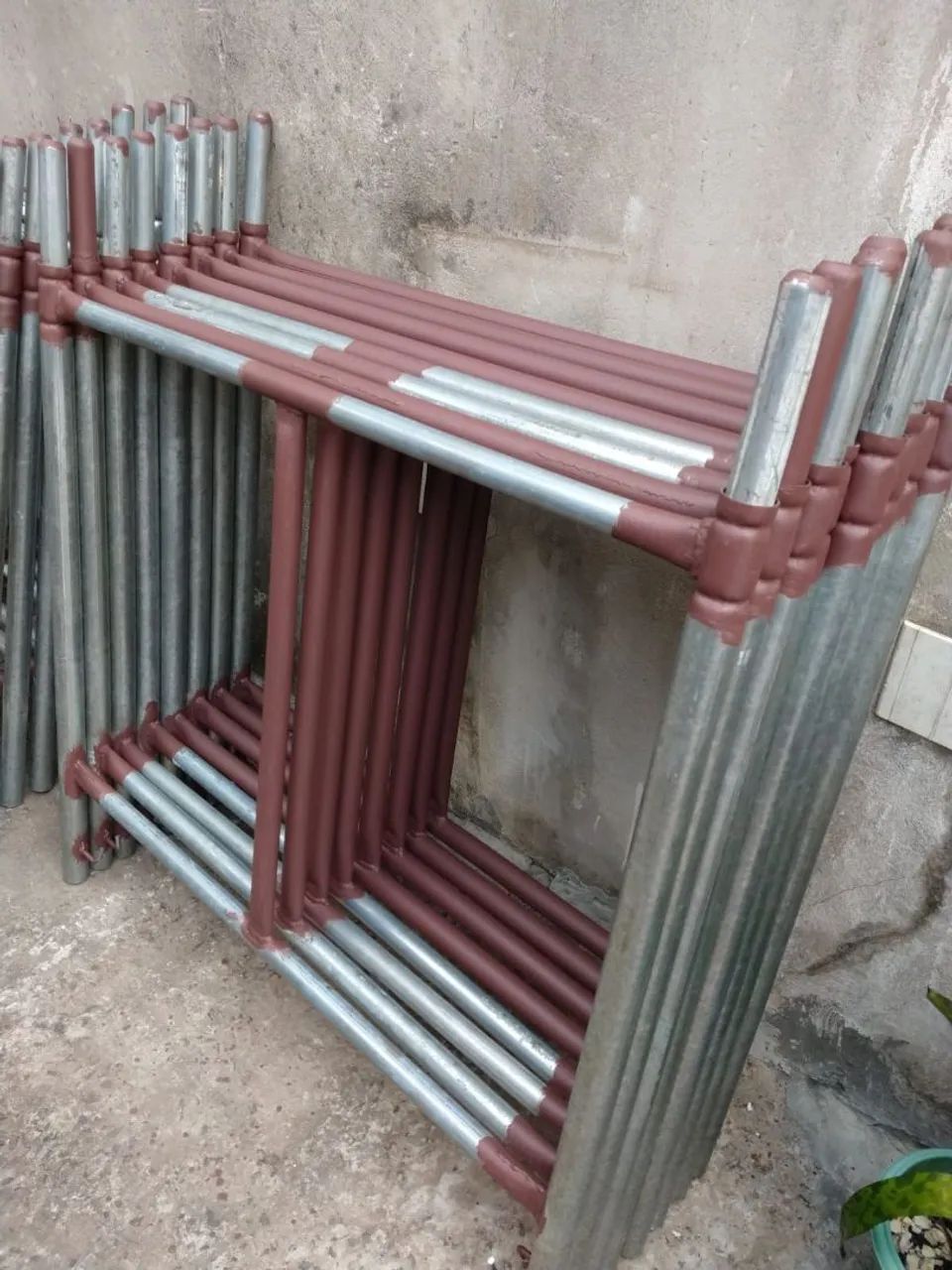 De Camaçari: vendo 10 Andaimes de 1X1 galvanizado Por R$1.200,00 - Foto 2
