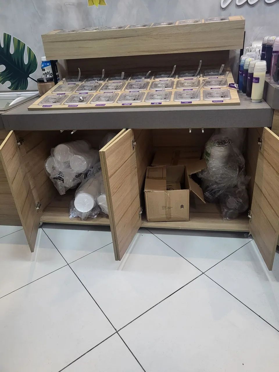 Expositor para complementos e cremes. - Foto 4