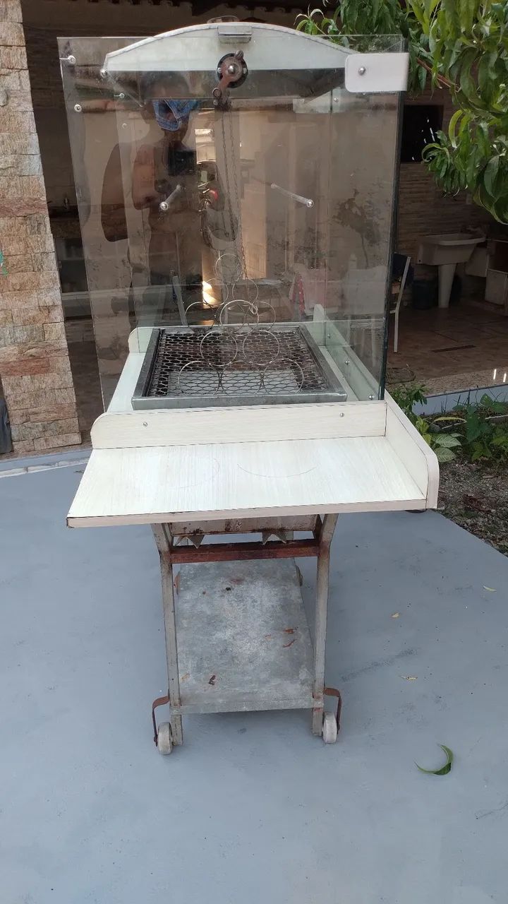 Churrasqueira com estrutura em aço e vidro - Foto 3