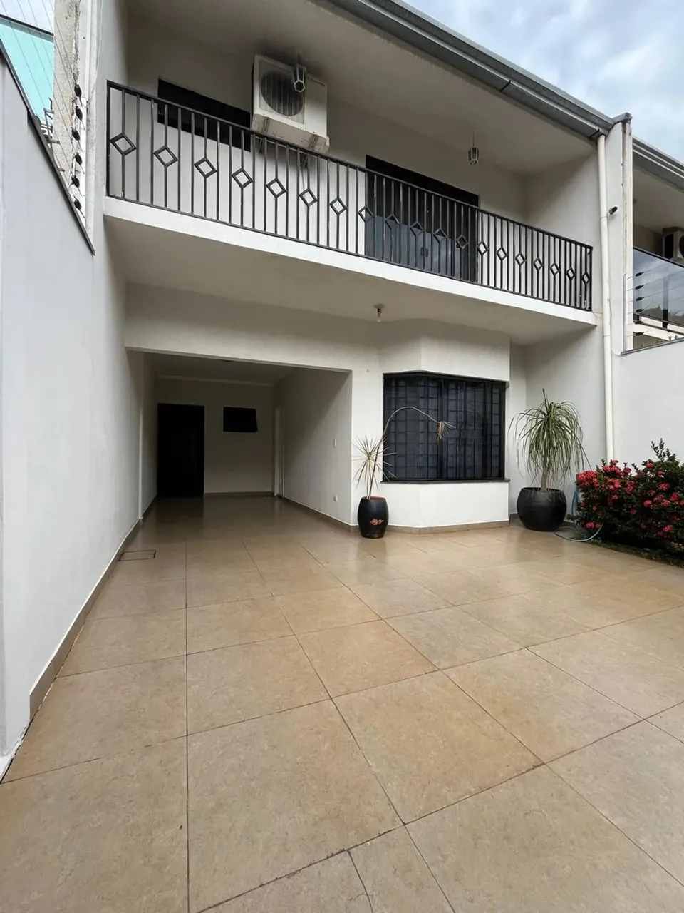 Sobrado à venda em Maringá, Jardim Imperial II, com 3 quartos, com 160.51 m²