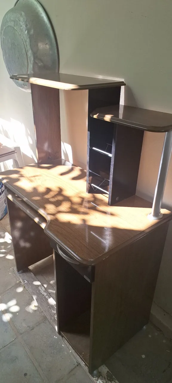 Escrivaninha com design moderno e funcional