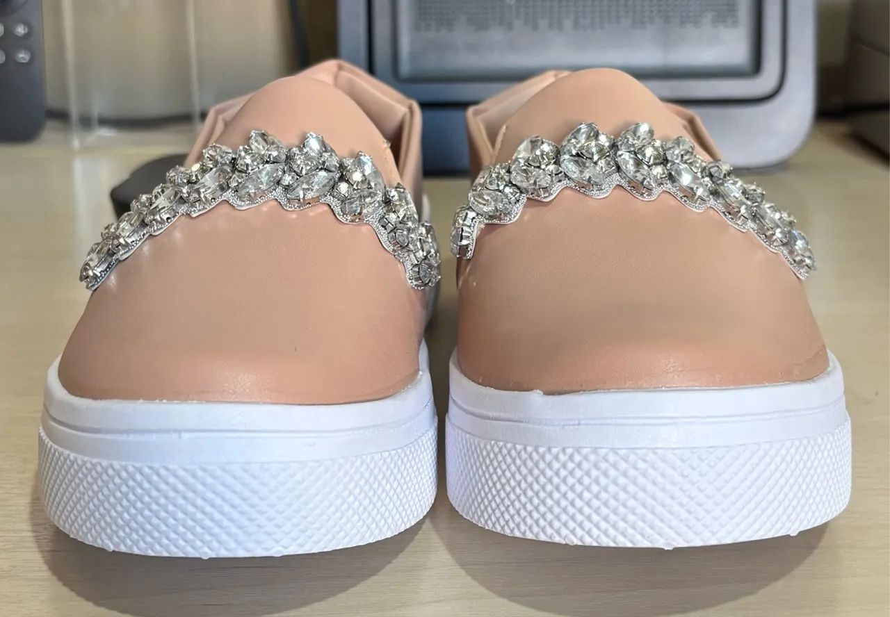 Tênis Slip On com pedrarias - Foto 2