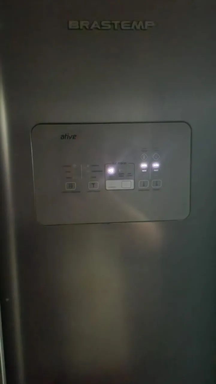 Geladeira Brastemp Frost Free Side Inverse 3 Portas 554 litros cor Inox - Foto 5