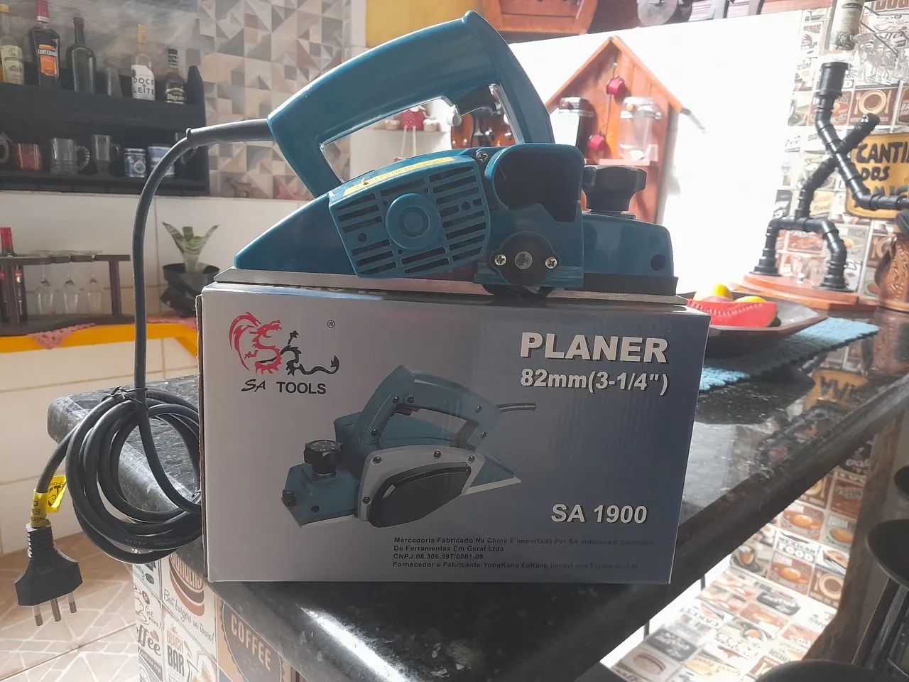 Plaina de madeira novinha na caixa