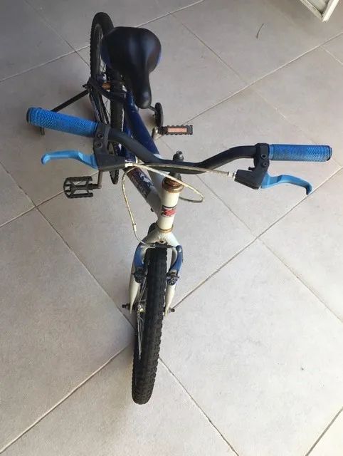 Bicicleta Aro 20 Com Marchas Azul para reparos - Foto 3