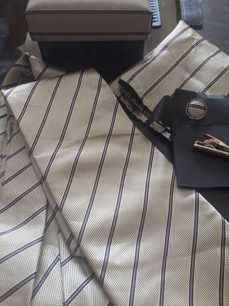 Kit Gravata e Abotoaduras Elegante por 45 reais  - Foto 4