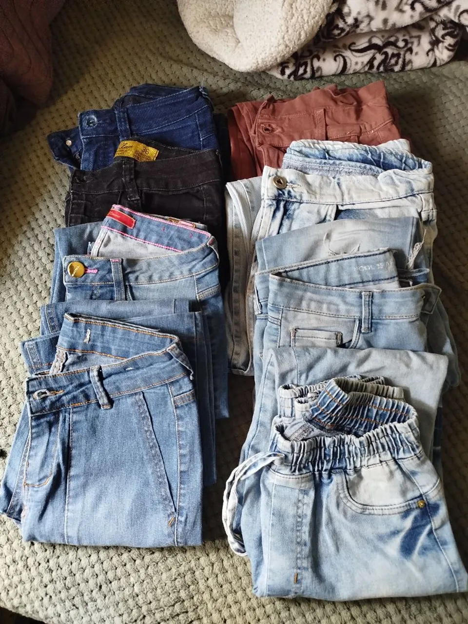 Lote de Calças Jeans Femininas - Diversos Modelos