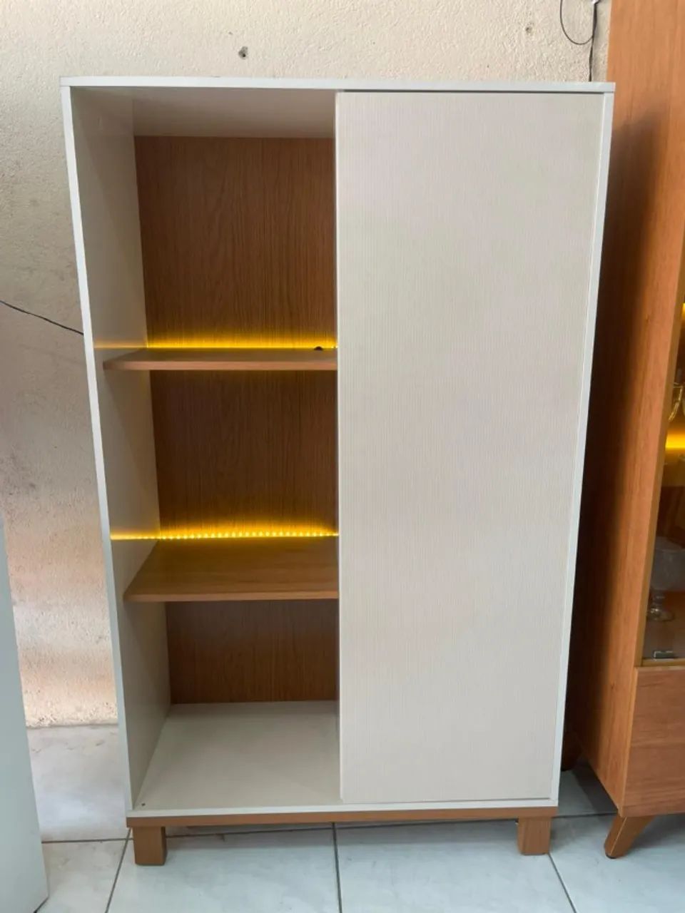 Cristaleira com Led em MDF 1 Porta