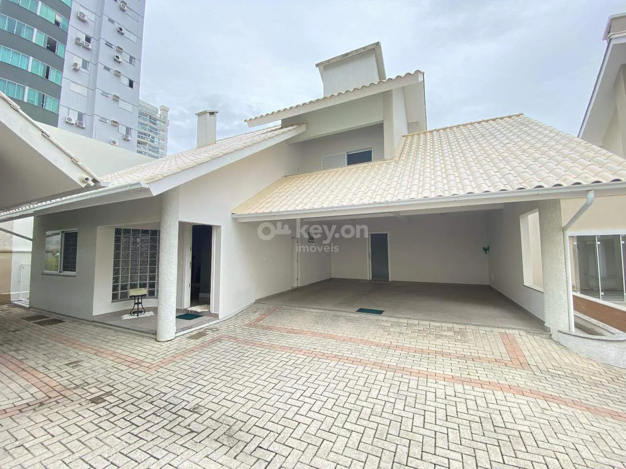 Casa para aluguel, 3 quartos, 1 suíte, 2 vagas, Centro - Tubarão/SC
