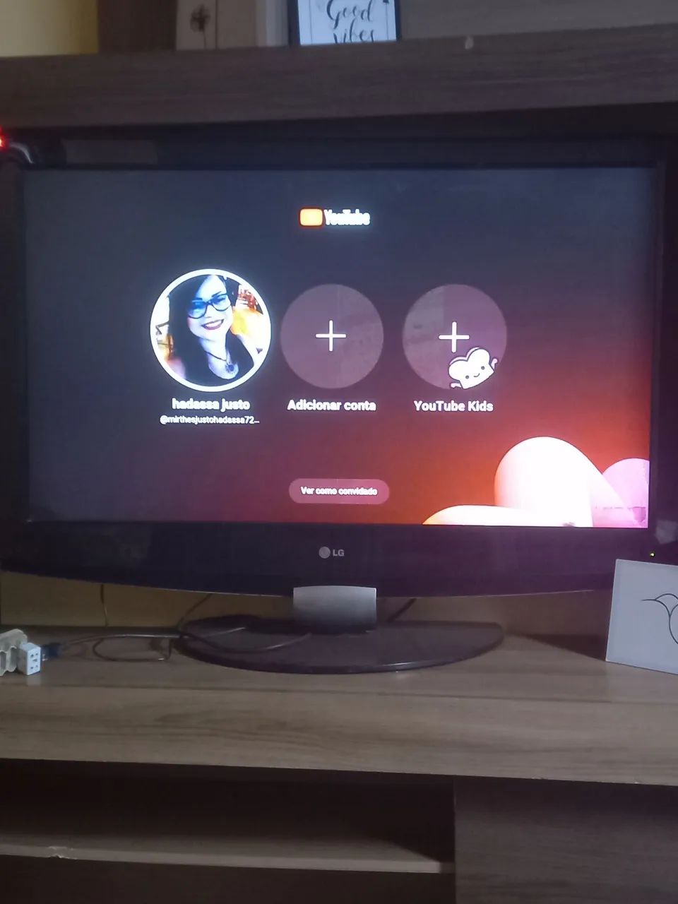 Vendo TV 50 polegadas lg ( e a molia toda)