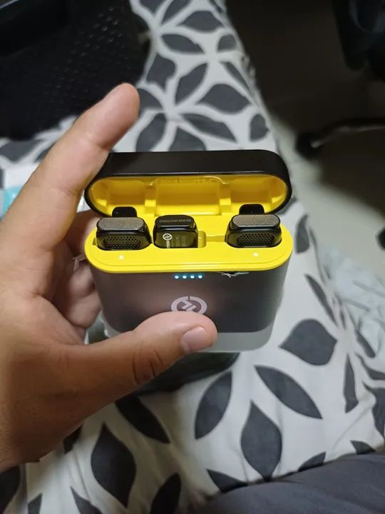 Microfone Sem Fio Hollyland Lark C1 - com dois microfones  - Foto 3