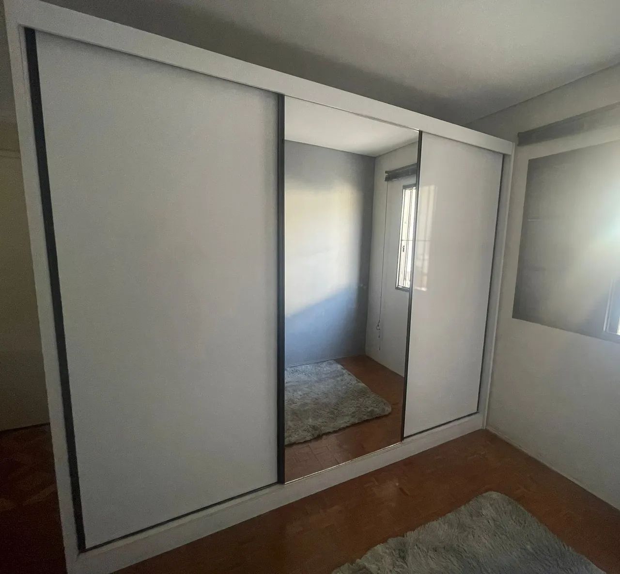 Guarda Roupa Com Espelho e 8 gavetas