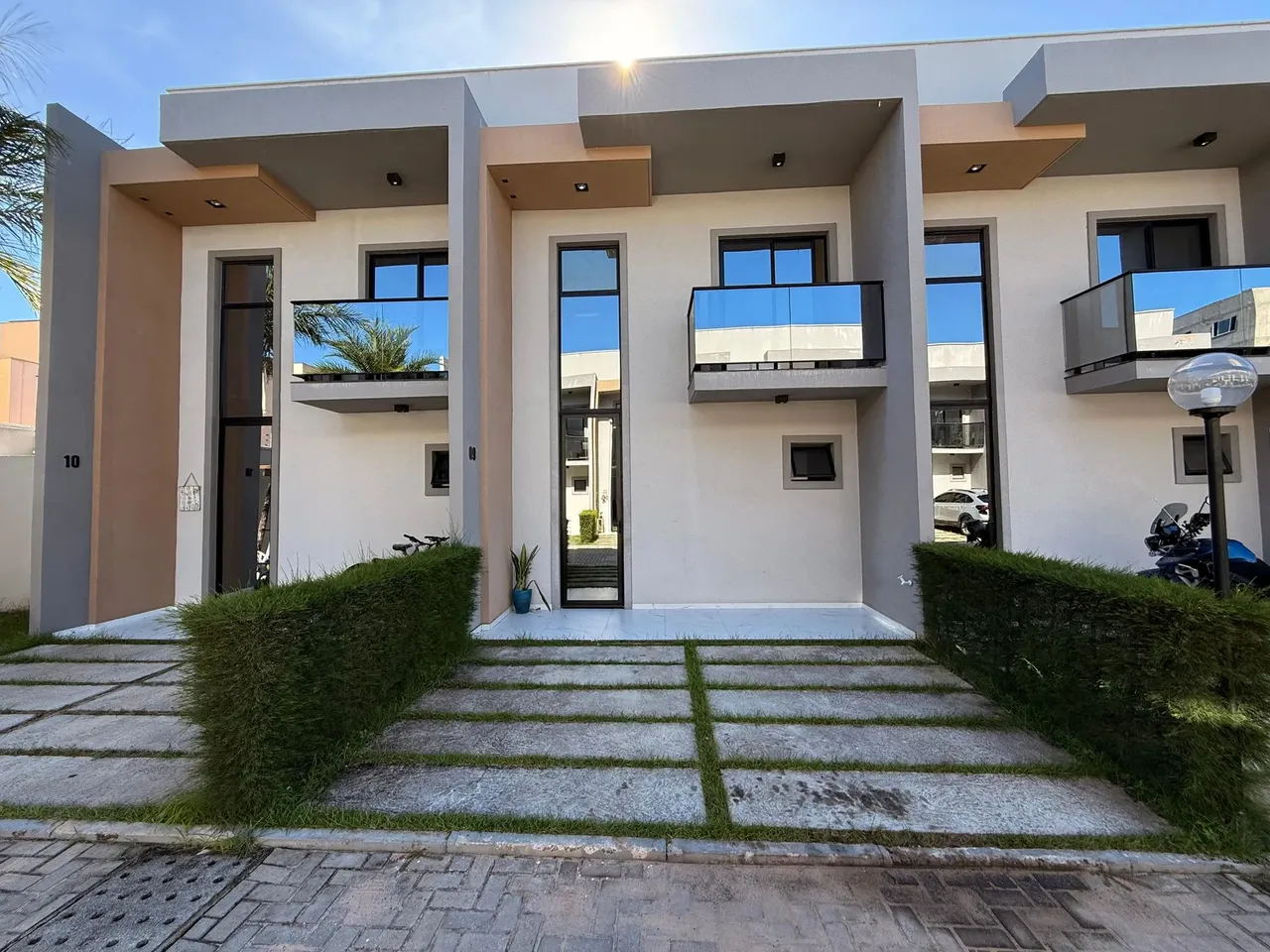 Venda de Lindo Dúplex em condomínio fechado no Eusébio por (399 Mil) mais informações