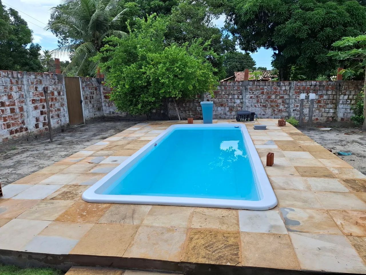 Sitio com piscina