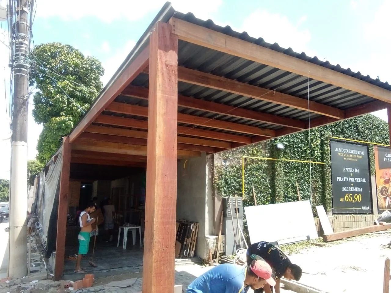 Trabalho com telhado de todos os tipos reforma estrutura em geral - Foto 4