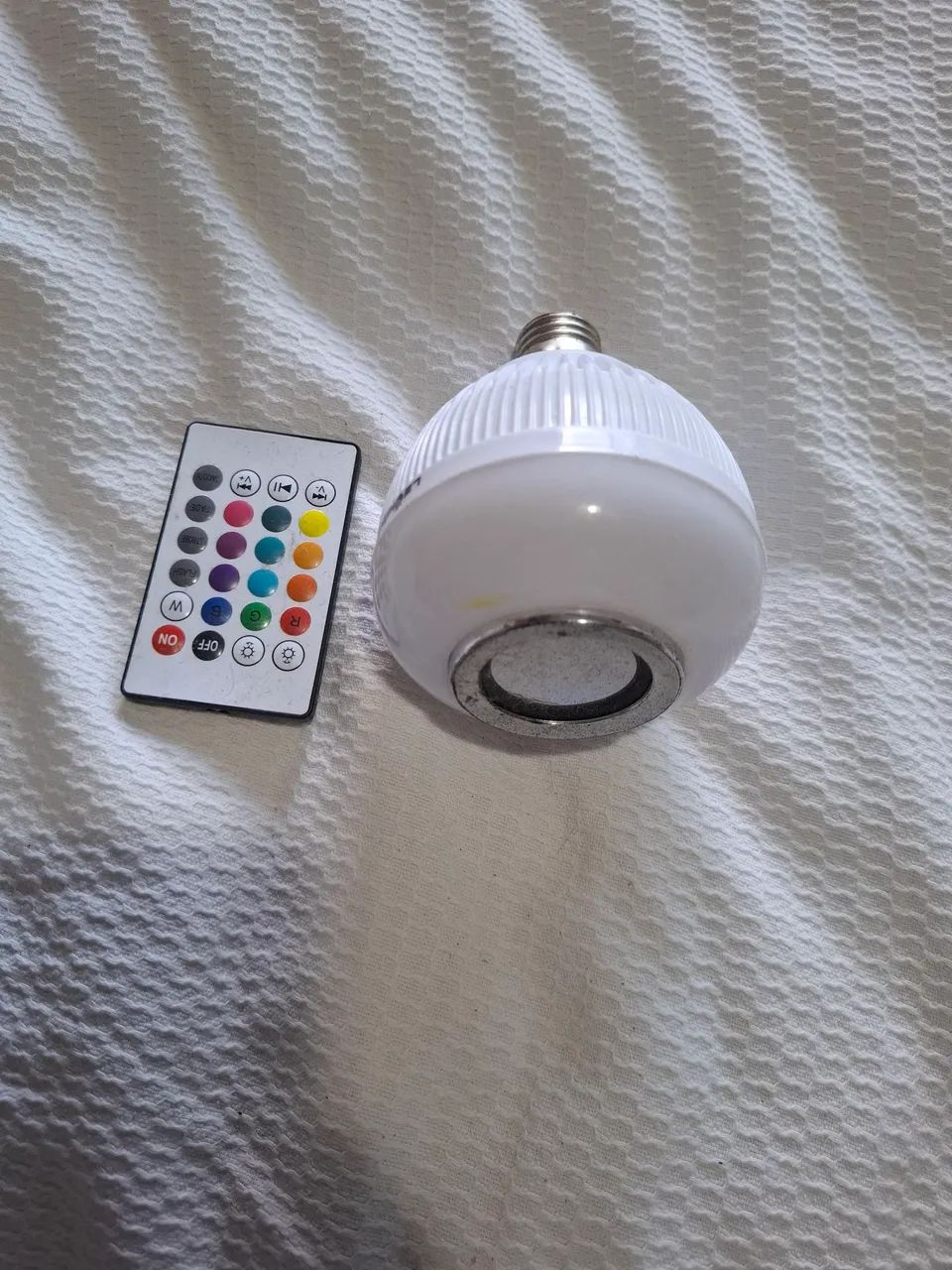 Lâmpada de LED com Alto-Falante Bluetooth