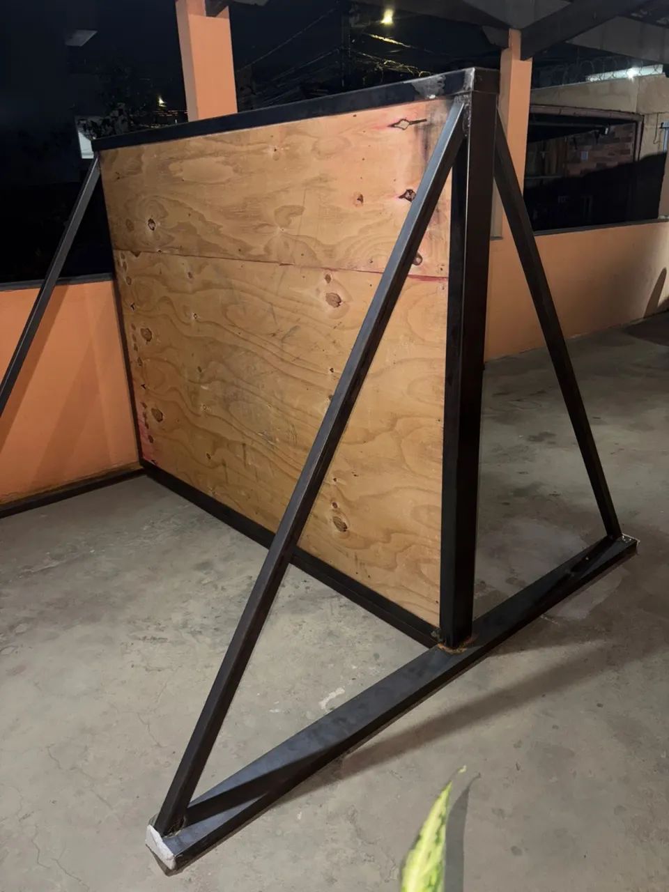 Muro utilizado para simulação da Pista de Aptidão Física da Polícia militar - PAFPM