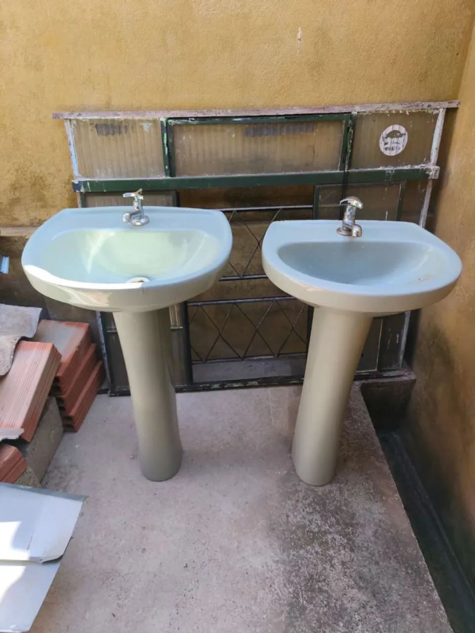 2 Pias de cerâmica com coluna64842826097537120