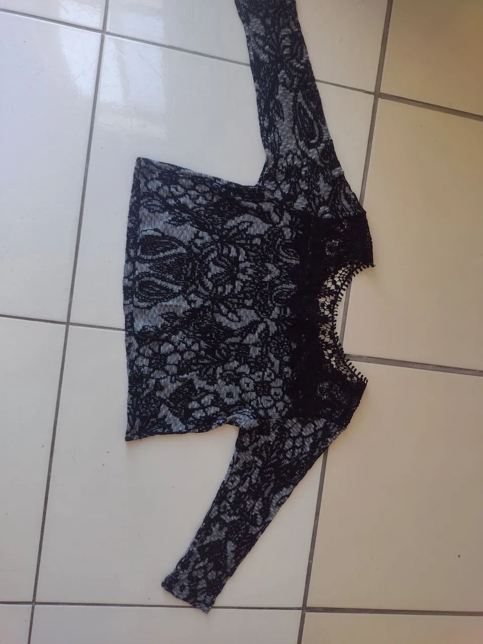 Crooped renda preta com mangas