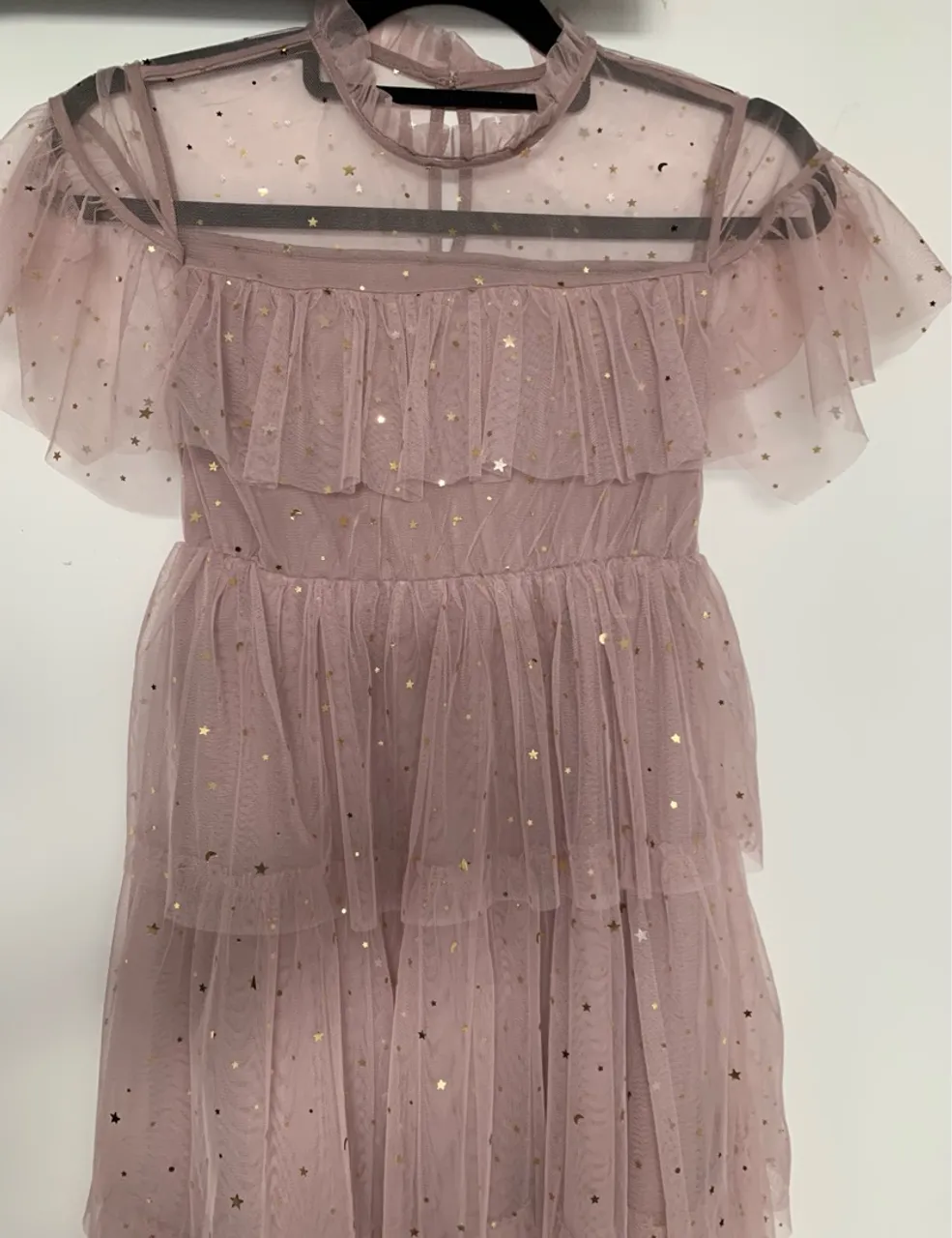 Vestido de tule com estrelas para menina