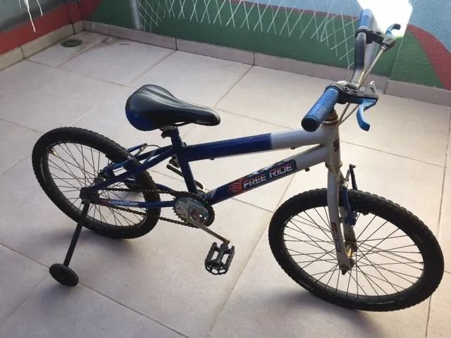 Bicicleta Aro 20 Com Marchas Azul para reparos - Foto 2