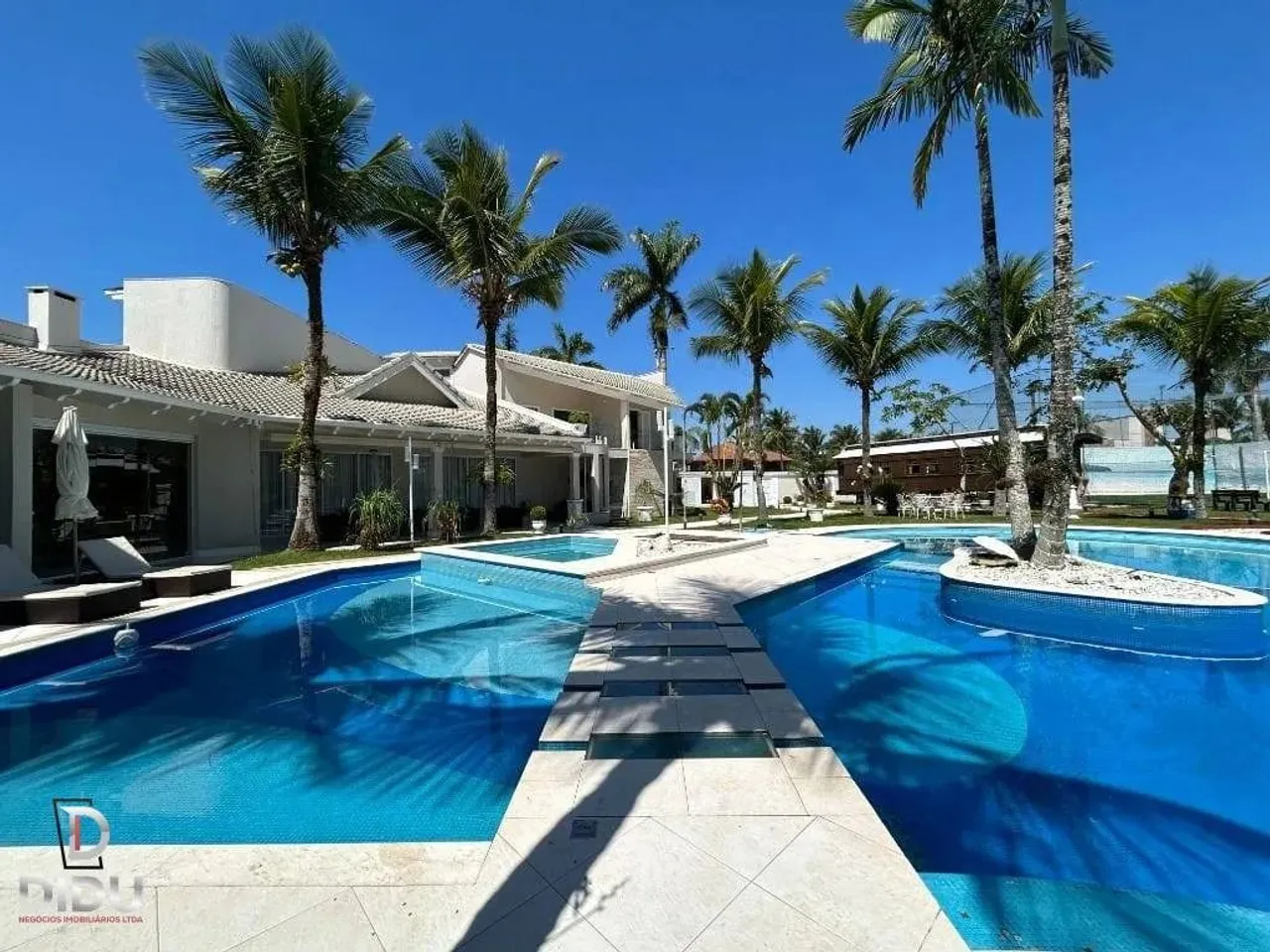 Sobrado em condomínio à venda em Guarujá, Jardim Acapulco, com 9 quartos, 3000m²