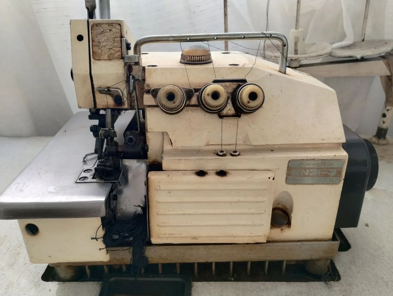 Máquina de costura  - Foto 4