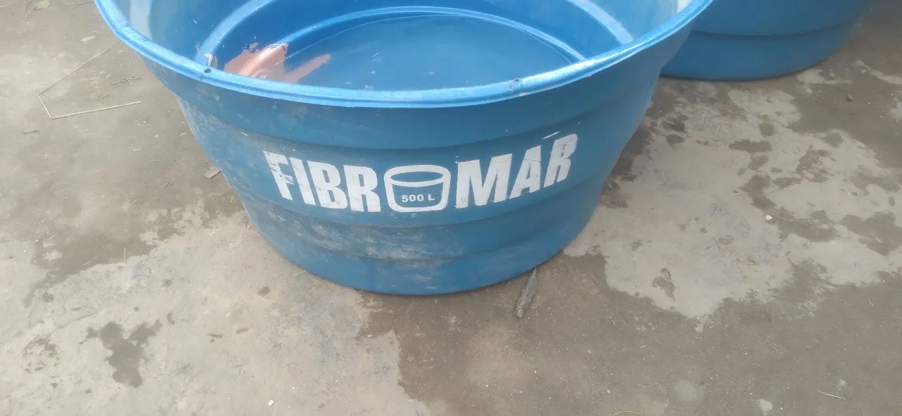 Vendo duas caixa d água  que já foram  remendadas.  Porém  não estão vazando . 