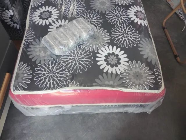 CAMA SOLTEIRO DE ESPUMA NOVA R$350 ENTREGA GRÁTIS - Foto 2
