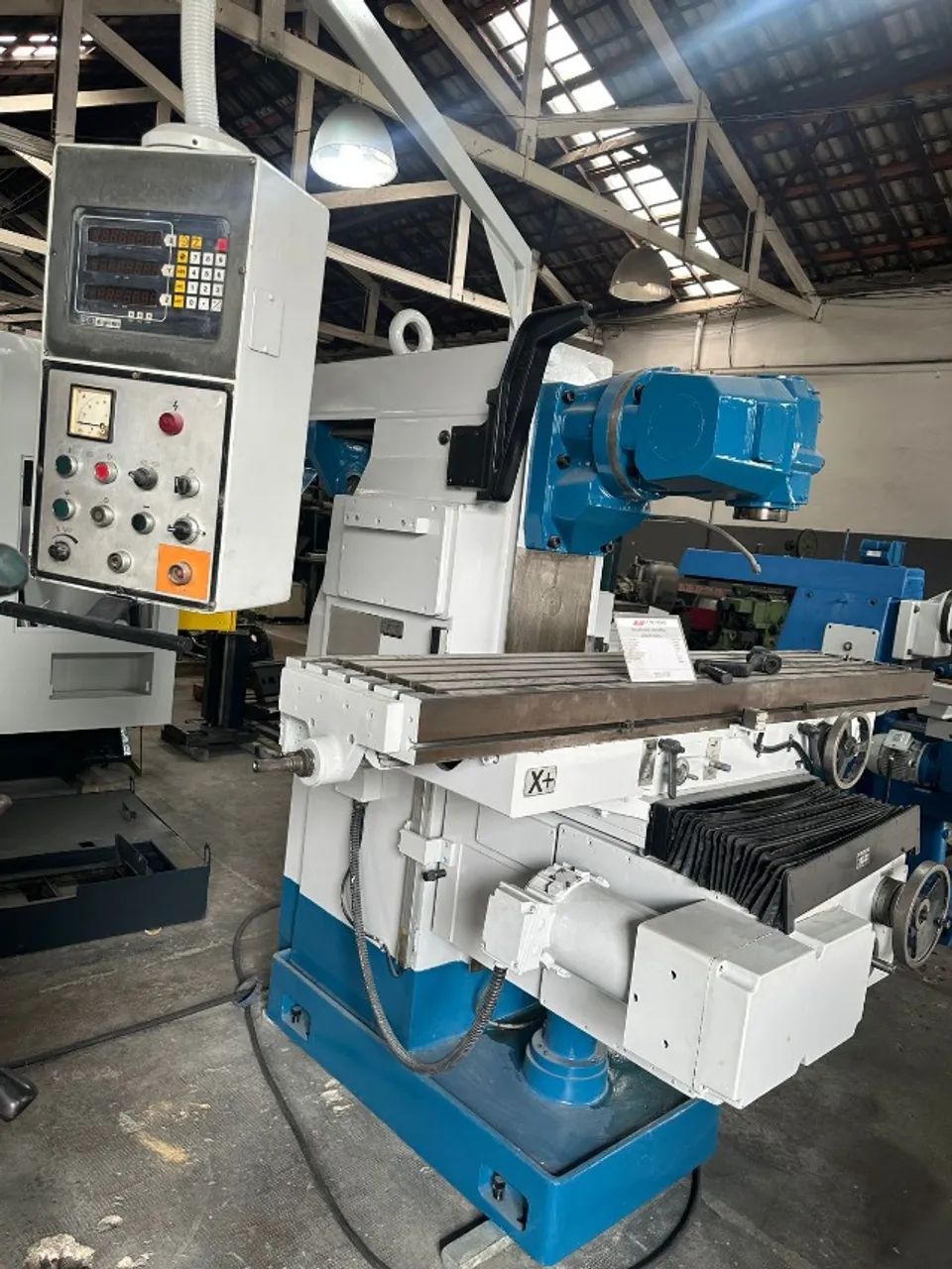 FRESADORA UNIVERSAL ZOCCA FUZ-5 - Ferramentas de Construção - Vila