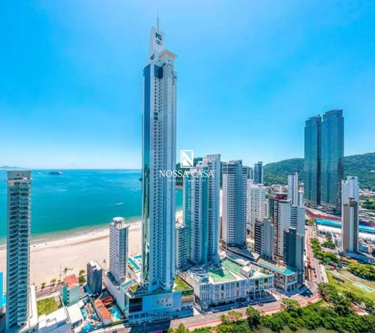 Apartamento com 4 quartos, sendo 4 suiítes em Balneário Camboriú/SC