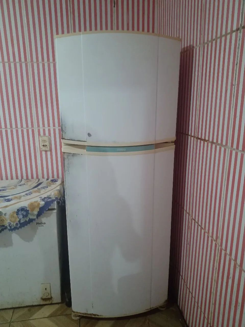Geladeira Consul COM DEFEITO sem gelar.lê anúncio  - Foto 3