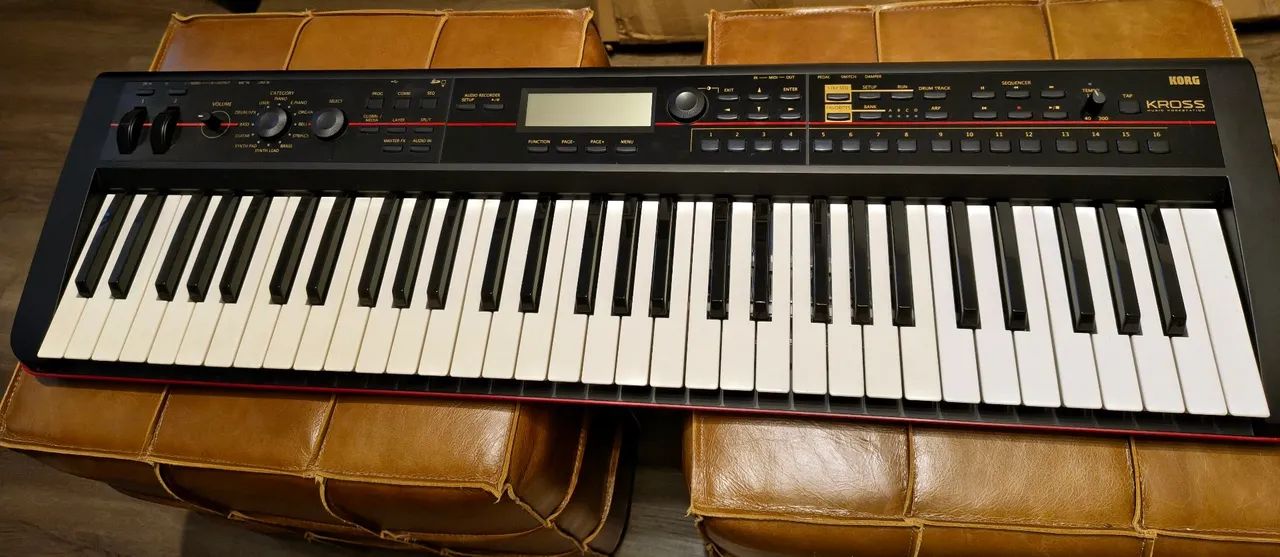 Teclado - Workstation Korg Kross 5/8