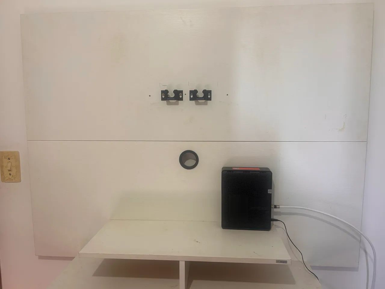 Painel para TV com prateleira 
