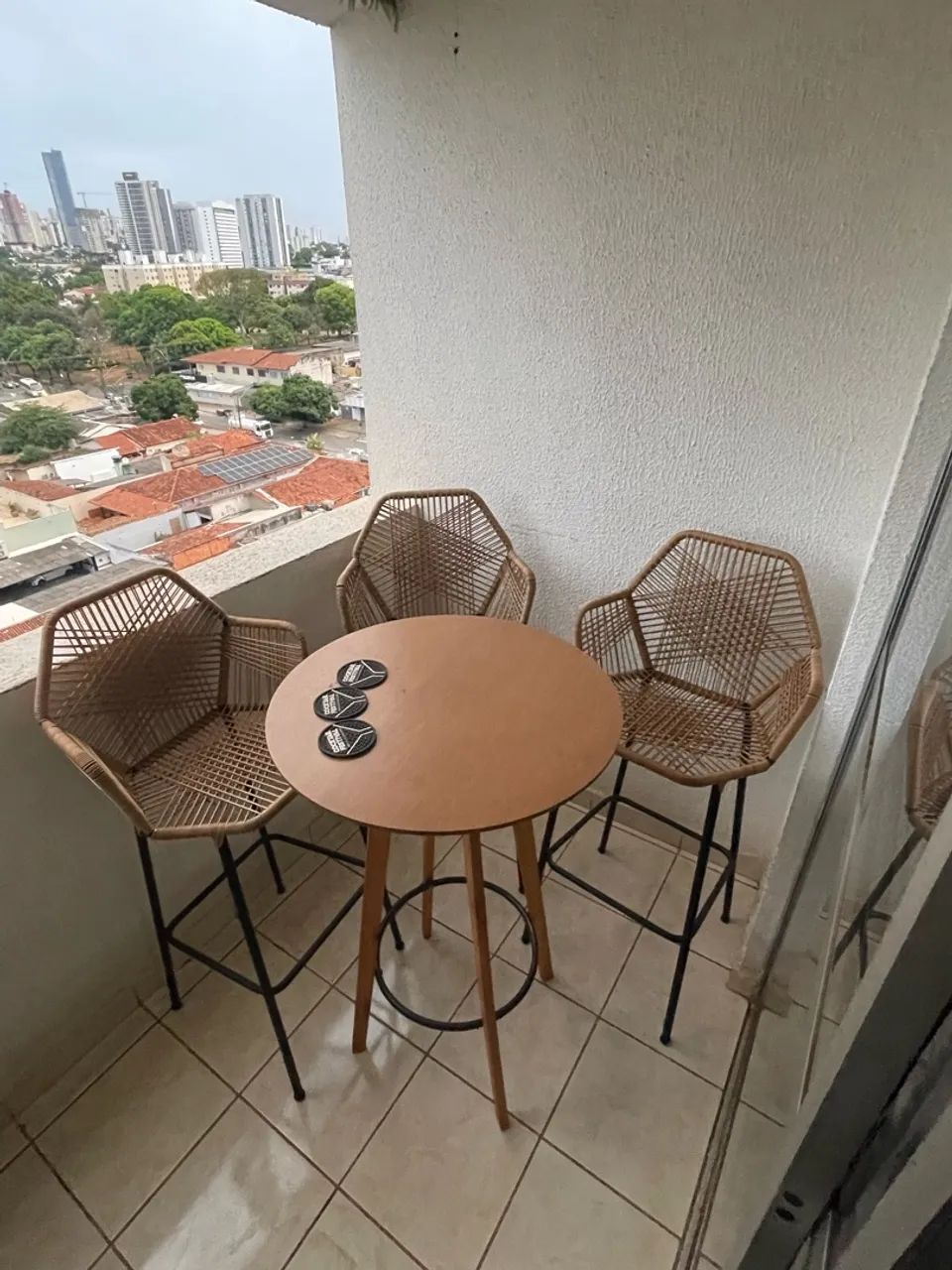Mesa varanda + 3 cadeiras