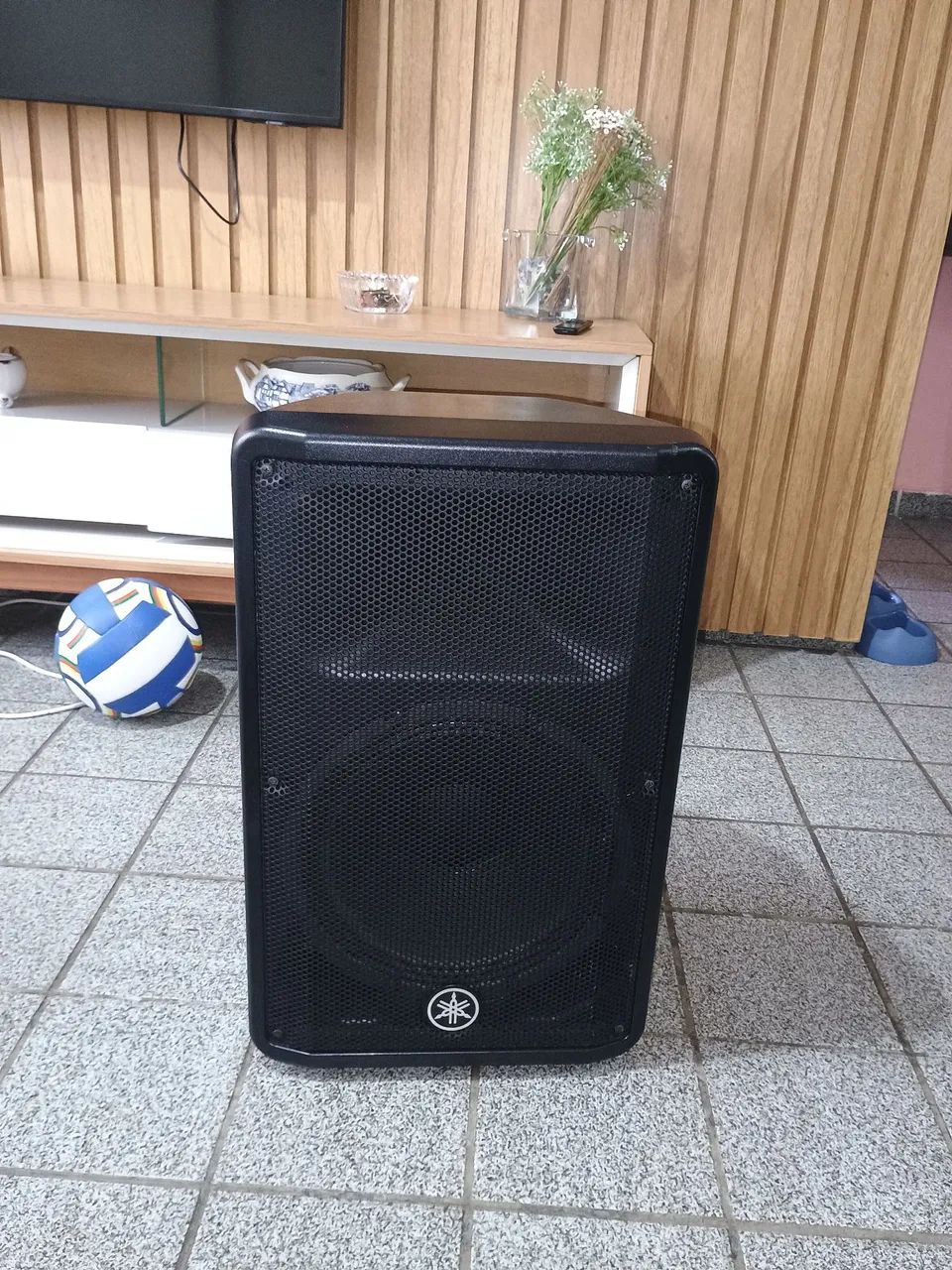 Caixa de som Yamaha DBR12 