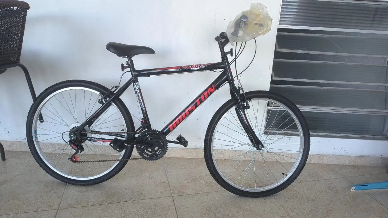 Bicicleta Nova nunca usada no plástico.