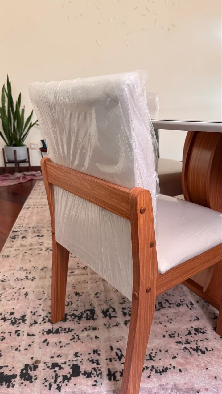 Mesa com 6 cadeiras lindíssima  - Foto 3