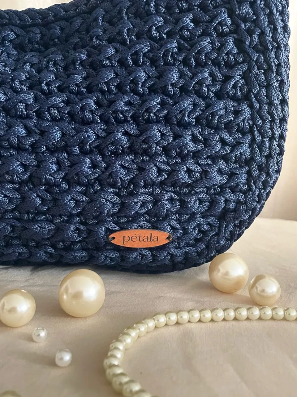 bolsa de festa em crochê com pérolas - Foto 3