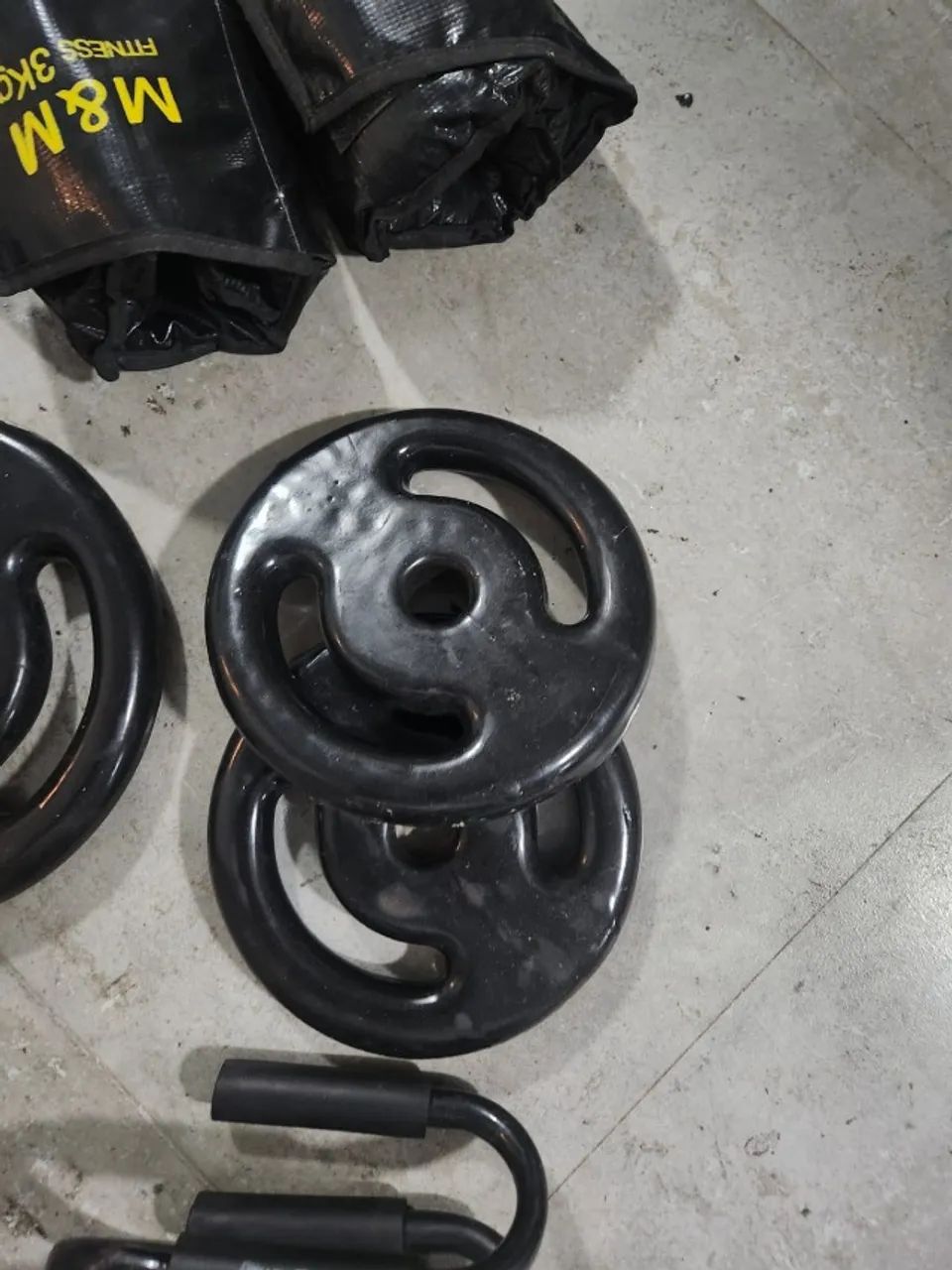 Kit Musculação: Anilhas Emborrachada+Barra+Kettlebell 10kg+Caneleiras+Apoios Flexão - Foto 4